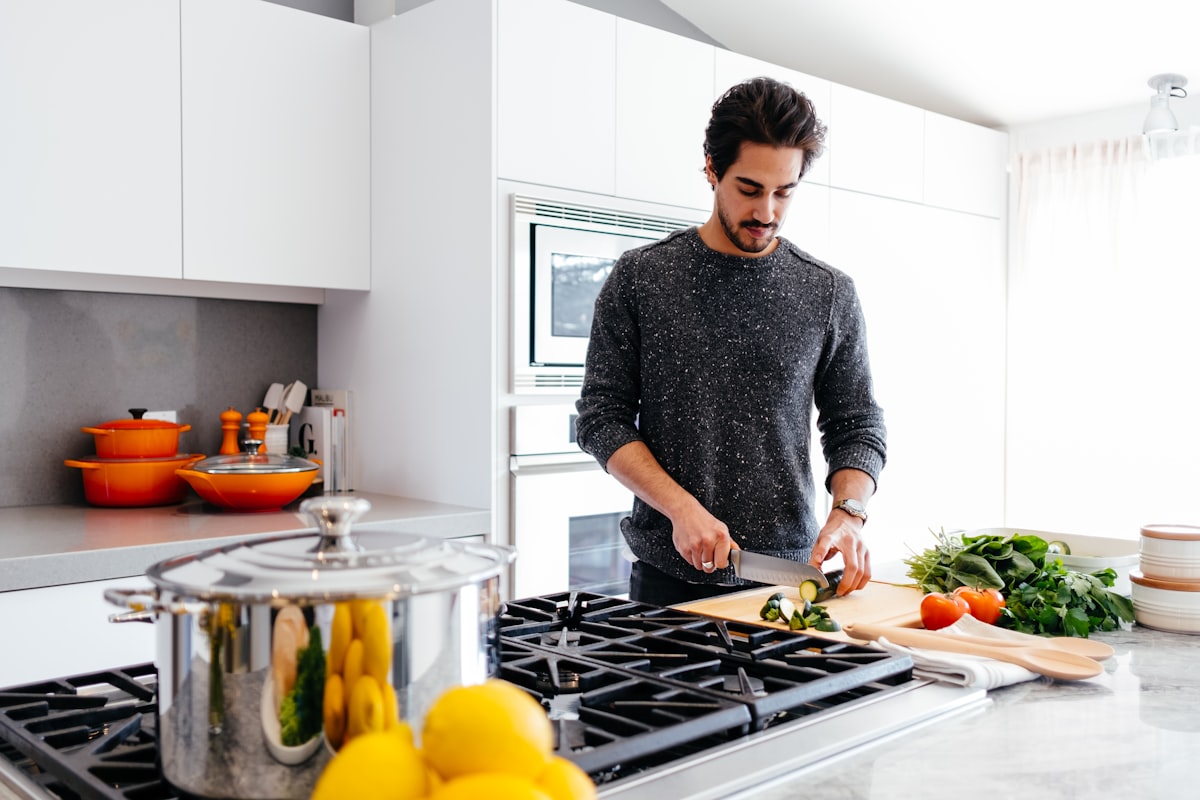 Alimentos nutritivos balanceados en un plato