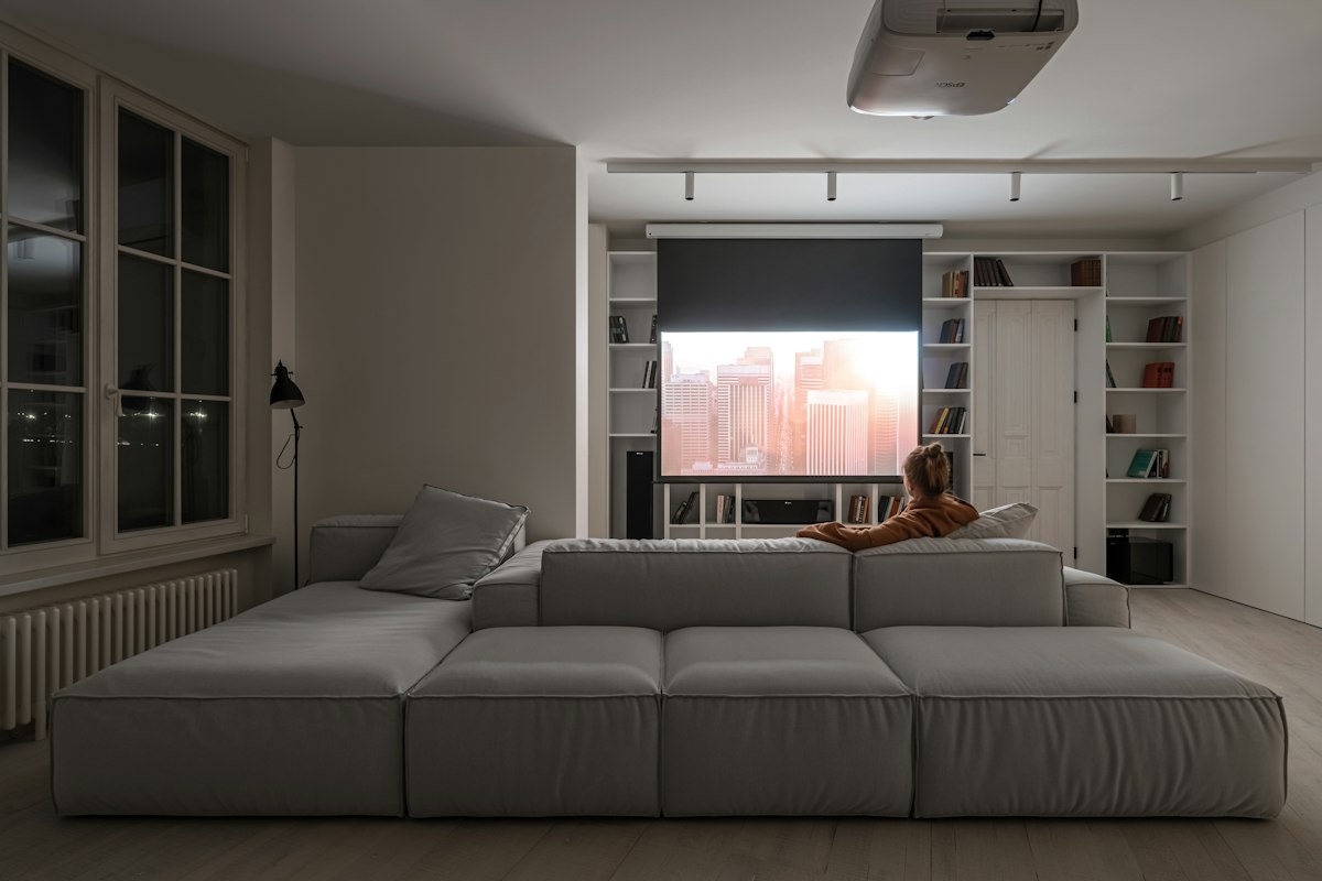 Format audio dan video modern untuk home theater termasuk 4K HDR dan audio berkualitas tinggi